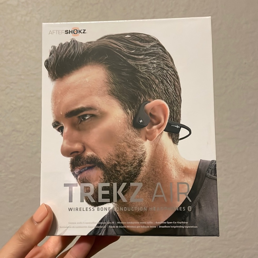 AFTERSHOKZ Trekz Air headphones